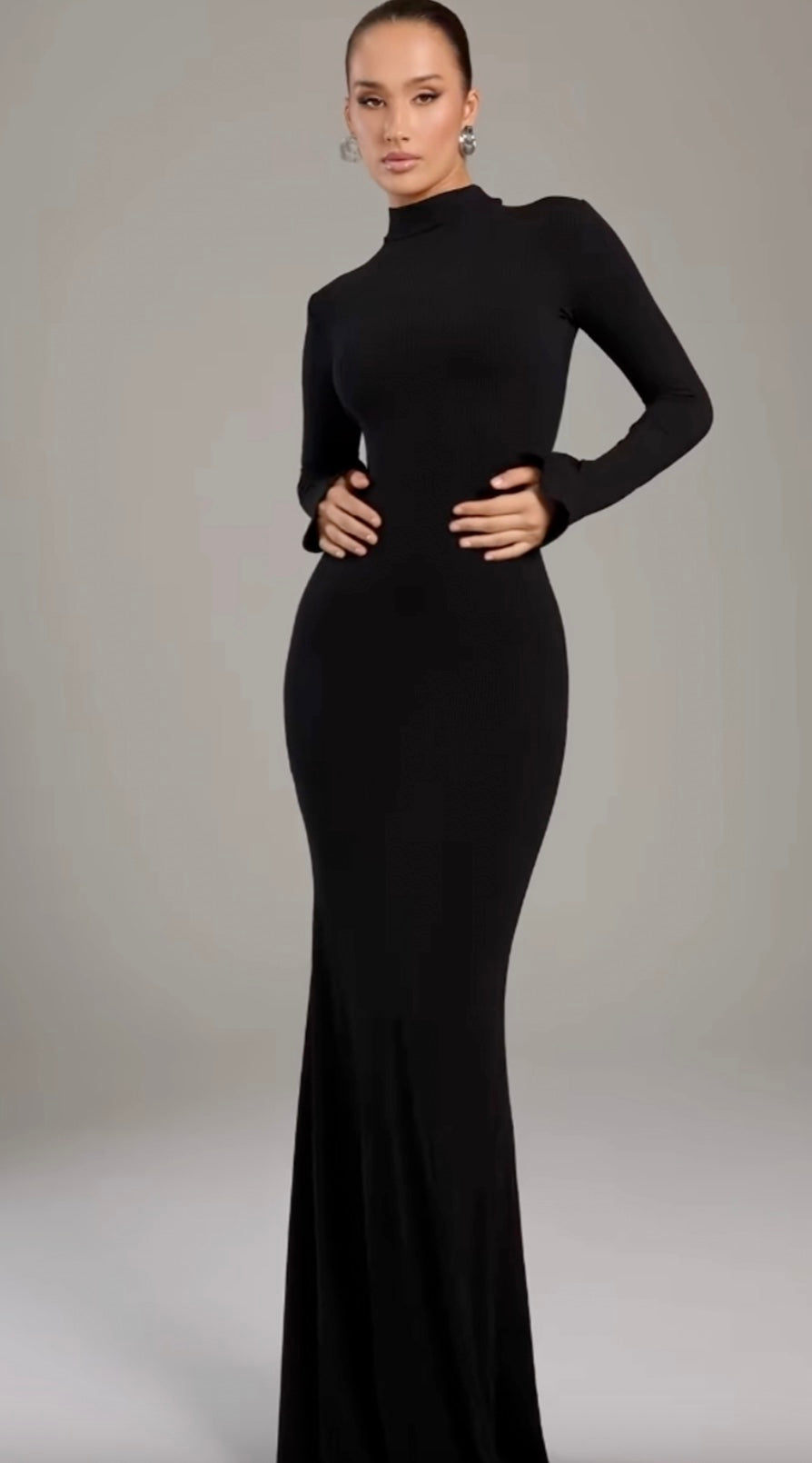 Noire｜Turtleneck Maxi Dress